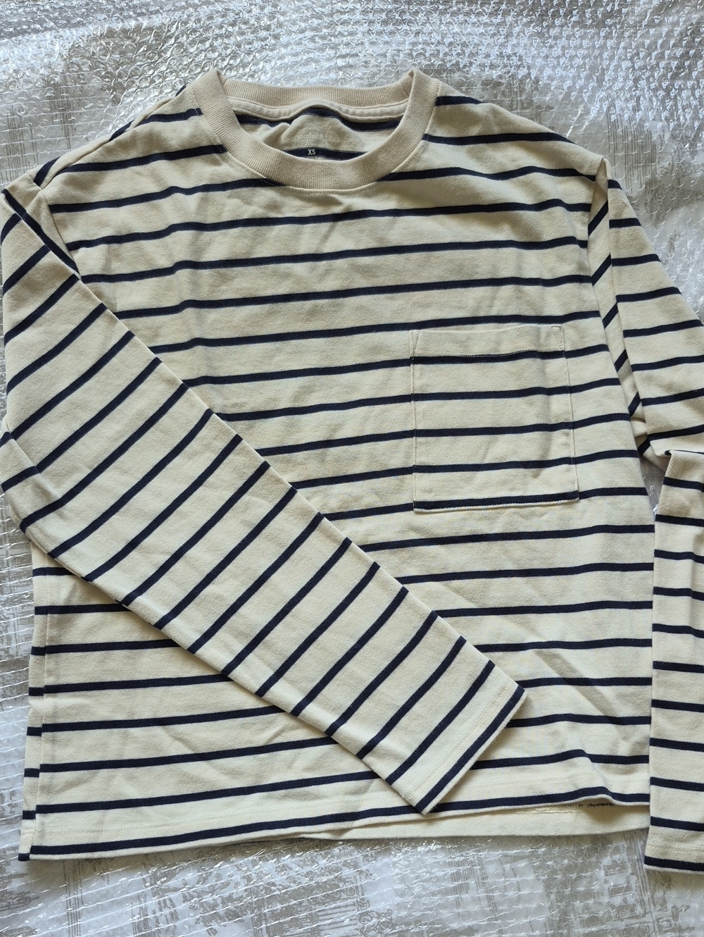 NWOT! Abercrombie & Fitch Striped Long Sleeve Pocket Tee Crewneck
